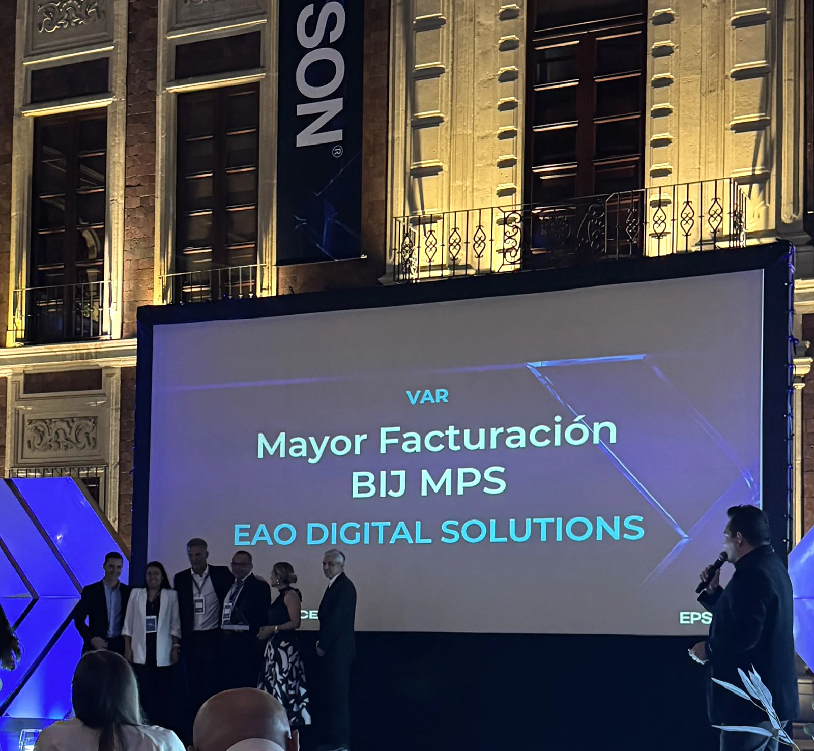 Escenario de la ceremonia de premiación de Epson, 2026
